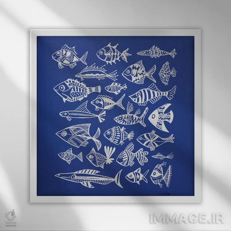 تابلو نقاشی ماهی آبی اثر کت کوکیلت - نمای قابدار سفید