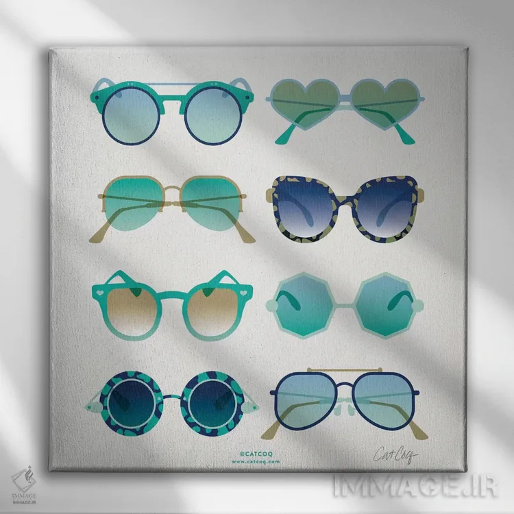 تابلو عینک آفتابی فیروزهای اثر کت کوکیلت - نمای روبهرو روی دیوار