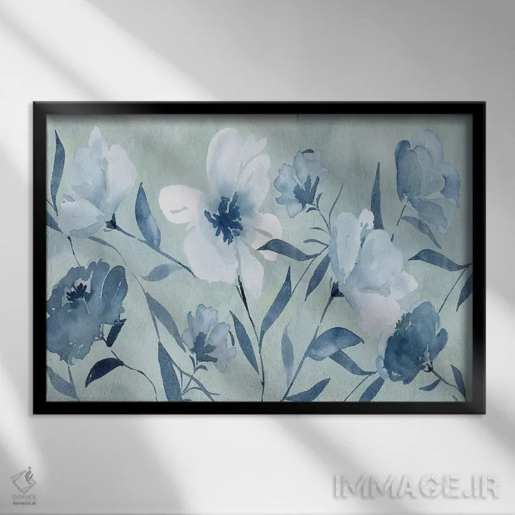 تابلو گلهای مهآلود آبی اثر دیزاین کورین رز (استودیو/برند طراحی) - نمای قابدار مشکی