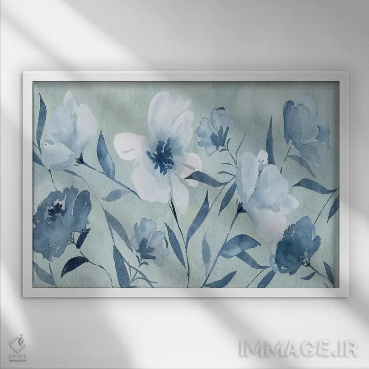 تابلو گلهای مهآلود آبی اثر دیزاین کورین رز (استودیو/برند طراحی) - نمای قابدار سفید