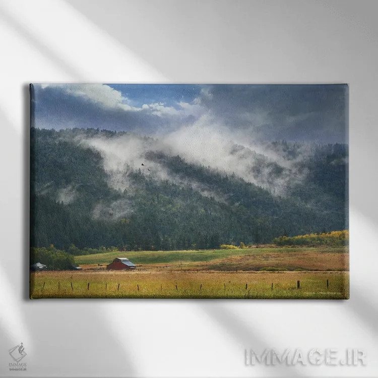 تابلو ابرها بر روی تپه – مزرعه آیداهو اثر کریستوفر وست - نمای روبهرو روی دیوار