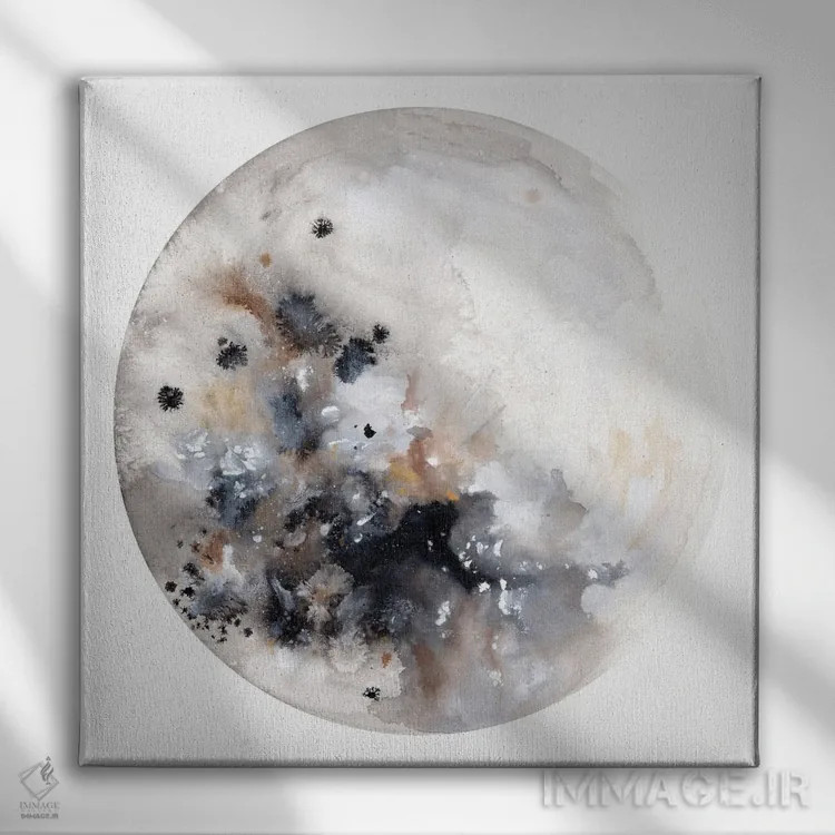 تابلو ماه نقرهای اثر کریتیو اینگرید - نمای روبهرو روی دیوار