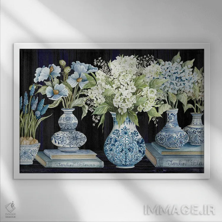 تابلو گلهای آبی دلفت شمارهٔ چهار اثر سیندی جیکوبز - نمای قابدار سفید
