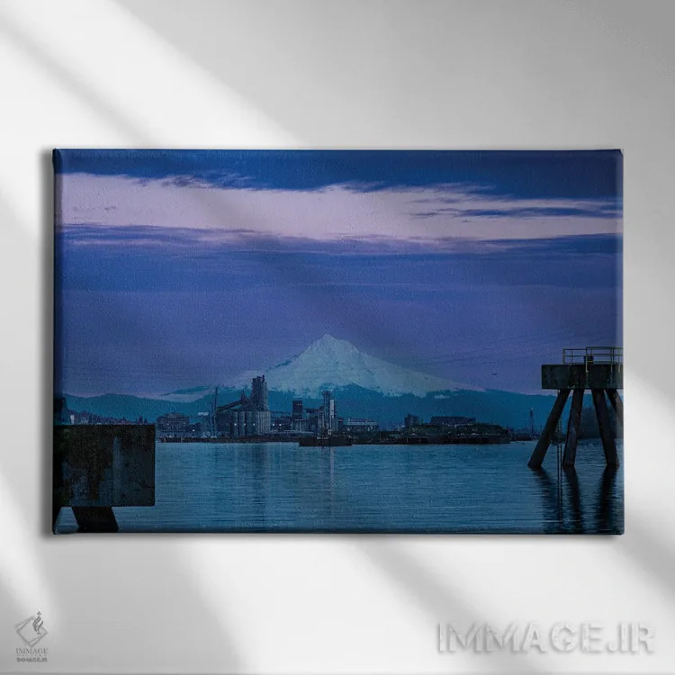 تابلو کوه هود آبی اثر کت کریگن - نمای روبهرو روی دیوار