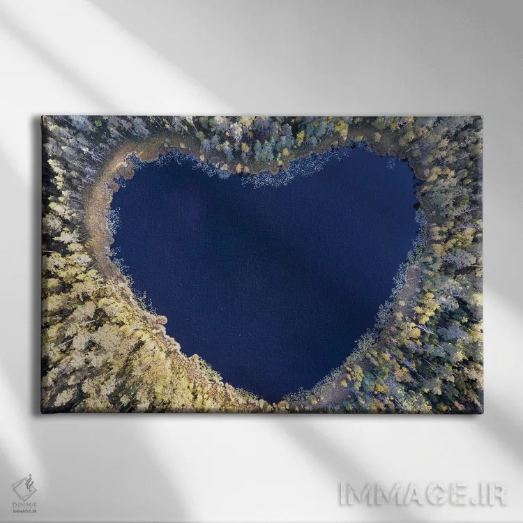 تابلو تنها چیزی که نیاز داری، عشق است اثر کریستین لیندستن - نمای روبهرو روی دیوار