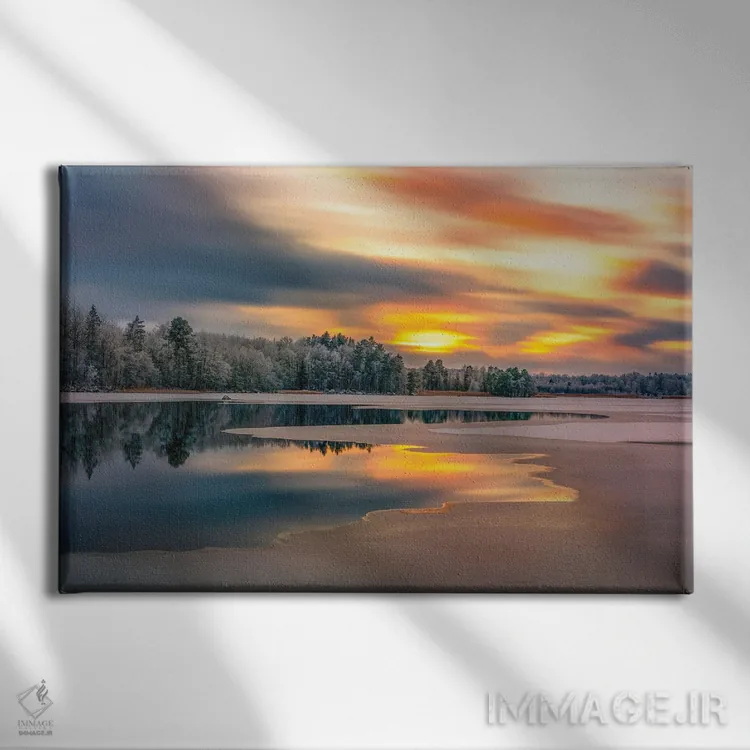 تابلو یخ آرامآرام دریاچه را میپوشاند اثر کریستین لیندستن - نمای روبهرو روی دیوار