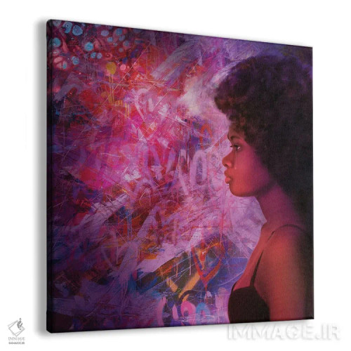 تابلو زن نیمرخ کنار دیوار گرافیتی اثر کلودیا مککینی - نمای پرسپکتیو محصول