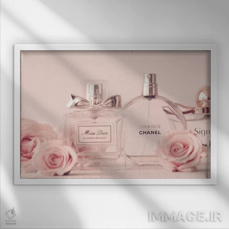 تابلو مجموعه عطر اثر کارولین مینت - نمای قابدار سفید