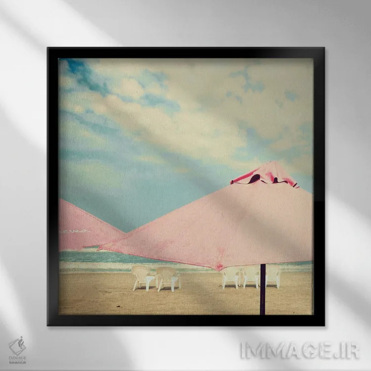 تابلو چترهای صورتی اثر کارولین مینت - نمای قابدار مشکی