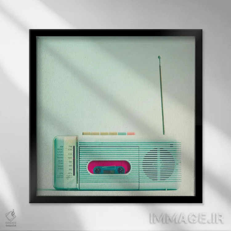 تابلو روزهای رادیو اثر کارولین مینت - نمای قابدار مشکی