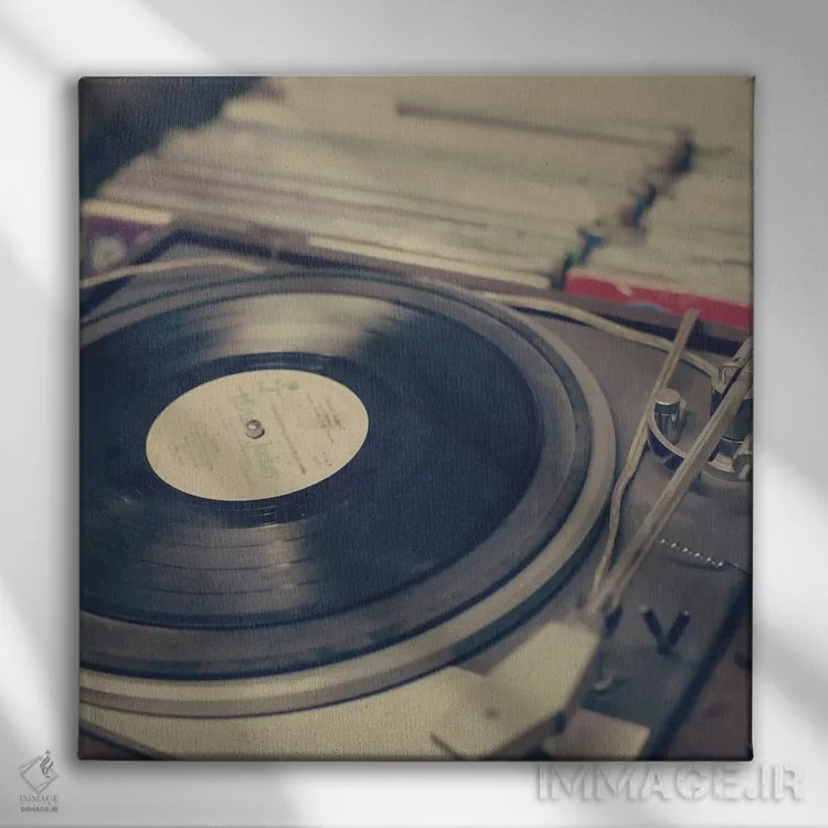 تابلو رترو رترو دوم (سبک قدیمی) اثر کارولین مینت - نمای روبهرو روی دیوار