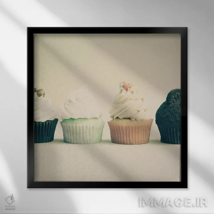 تابلو کاپکیکهای رترو (قدیمی) اثر کارولین مینت - نمای قابدار مشکی