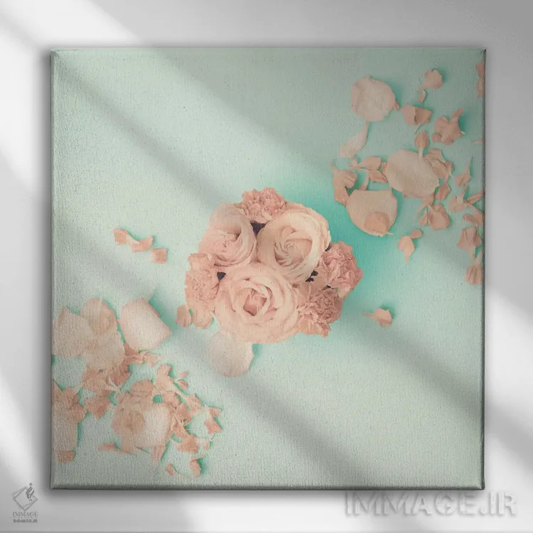 تابلو ترکیب گلهای رز اثر کارولین مینت - نمای روبهرو روی دیوار