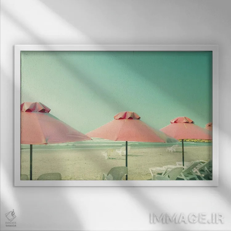 تابلو سه چتر مرجانی اثر کارولین مینت - نمای قابدار سفید