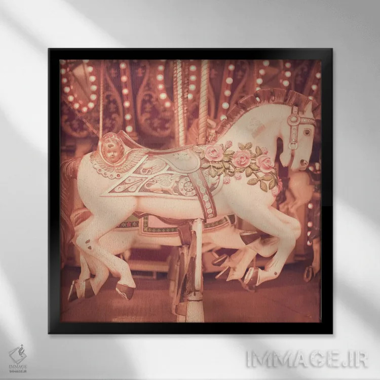 تابلو اسب صورتی کمرنگ اثر کارولین مینت - نمای قابدار مشکی