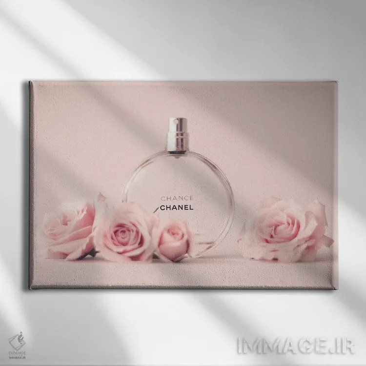 تابلو شنل (برند) اثر کارولین مینت - نمای روبهرو روی دیوار