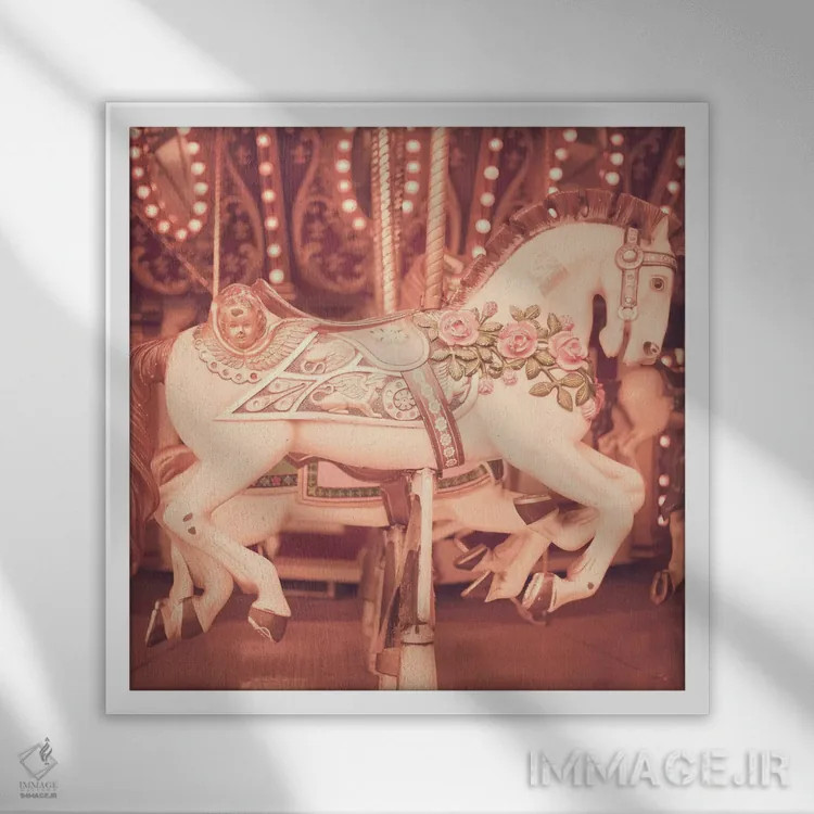 تابلو اسب صورتی کمرنگ اثر کارولین مینت - نمای قابدار سفید