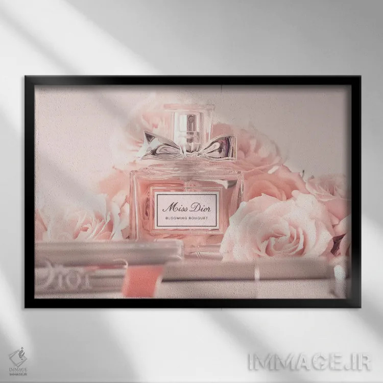 تابلو دیور (برند) اثر کارولین مینت - نمای قابدار مشکی