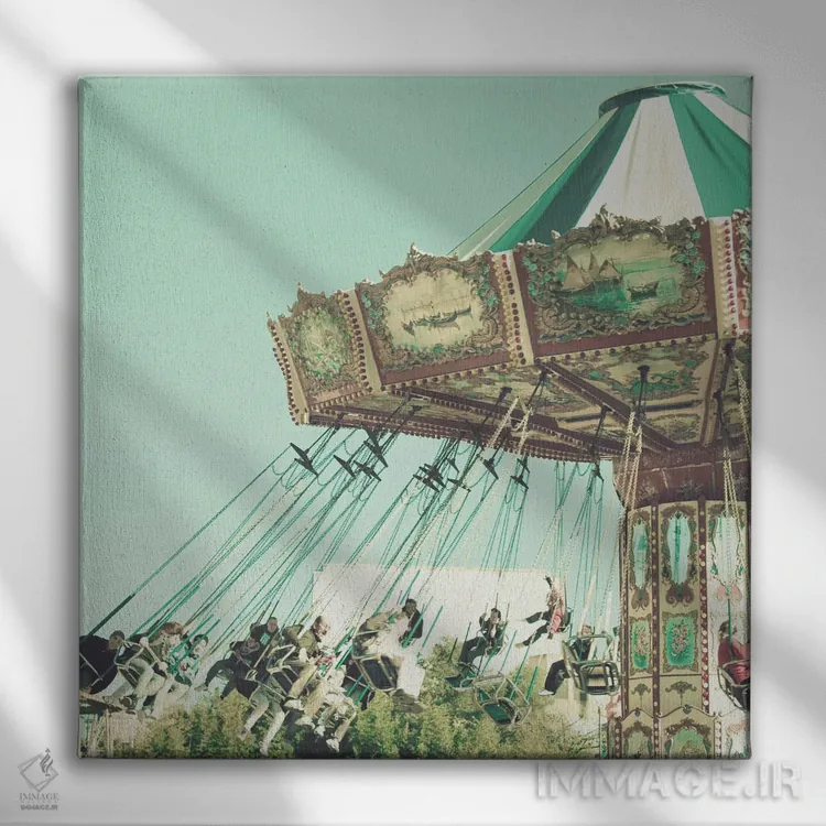 تابلو صندلیهای پرنده روی آسمان نعناعی اثر کارولین مینت - نمای روبهرو روی دیوار