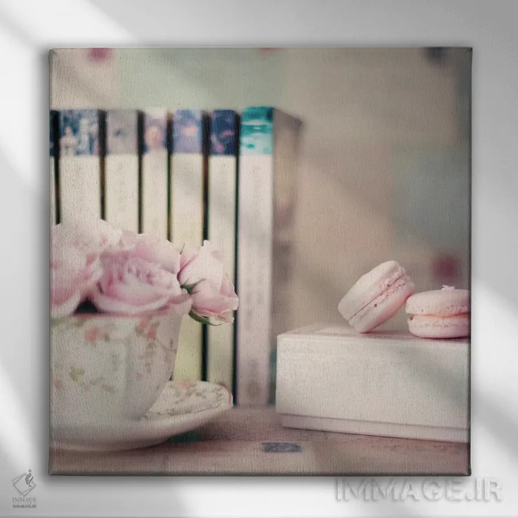 تابلو ماکارونها و کتابخوانیها اثر کارولین مینت - نمای روبهرو روی دیوار