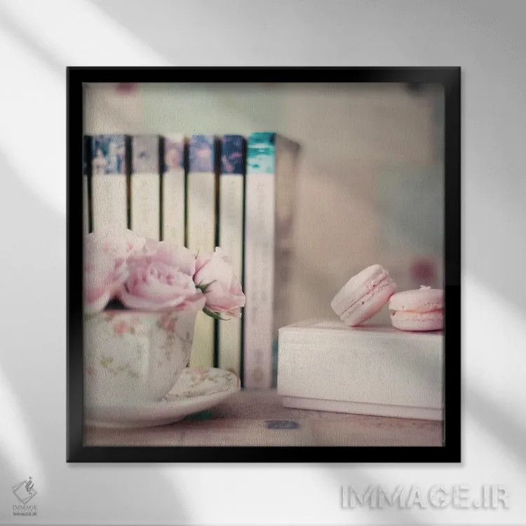 تابلو ماکارونها و کتابخوانیها اثر کارولین مینت - نمای قابدار مشکی