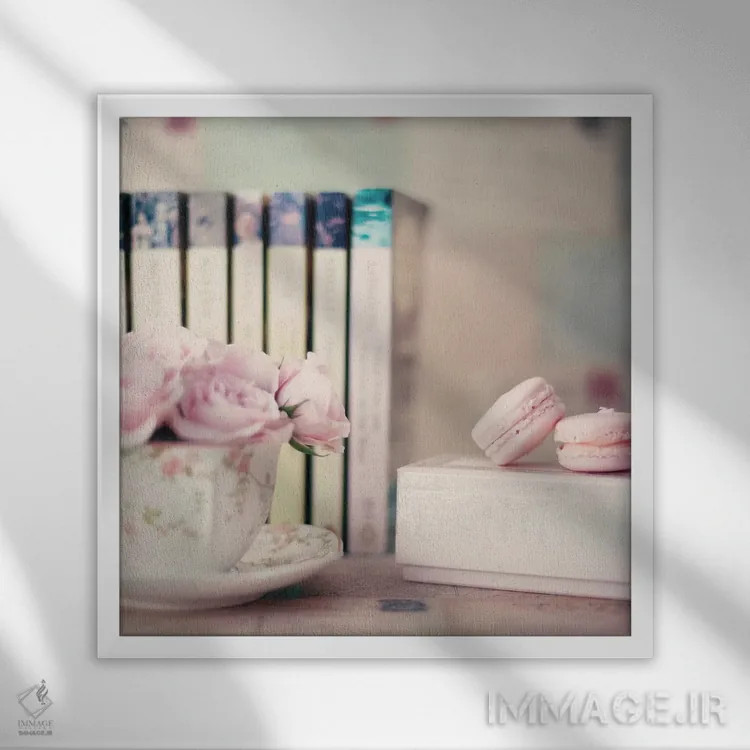 تابلو ماکارونها و کتابخوانیها اثر کارولین مینت - نمای قابدار سفید