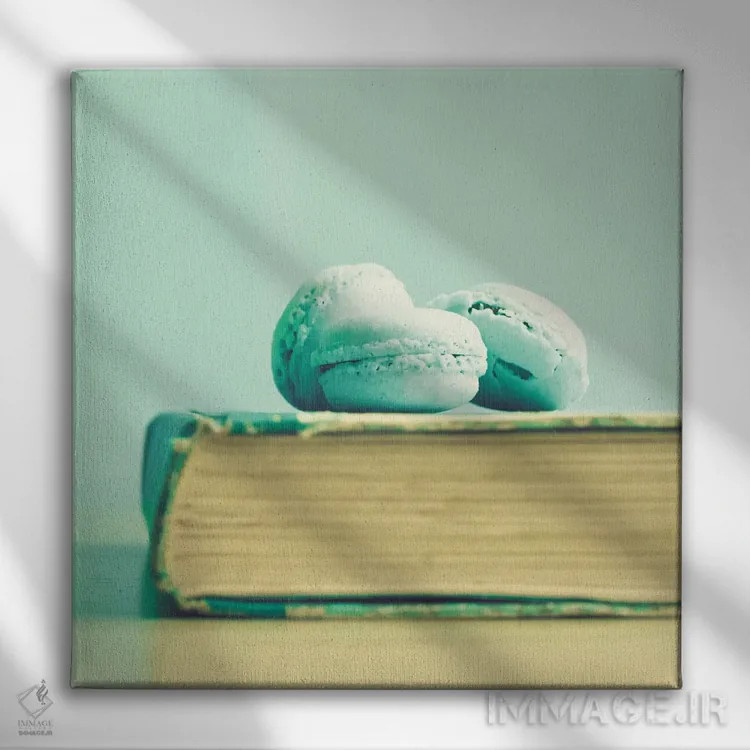 تابلو ماکارونهای نعناعی اثر کارولین مینت - نمای روبهرو روی دیوار