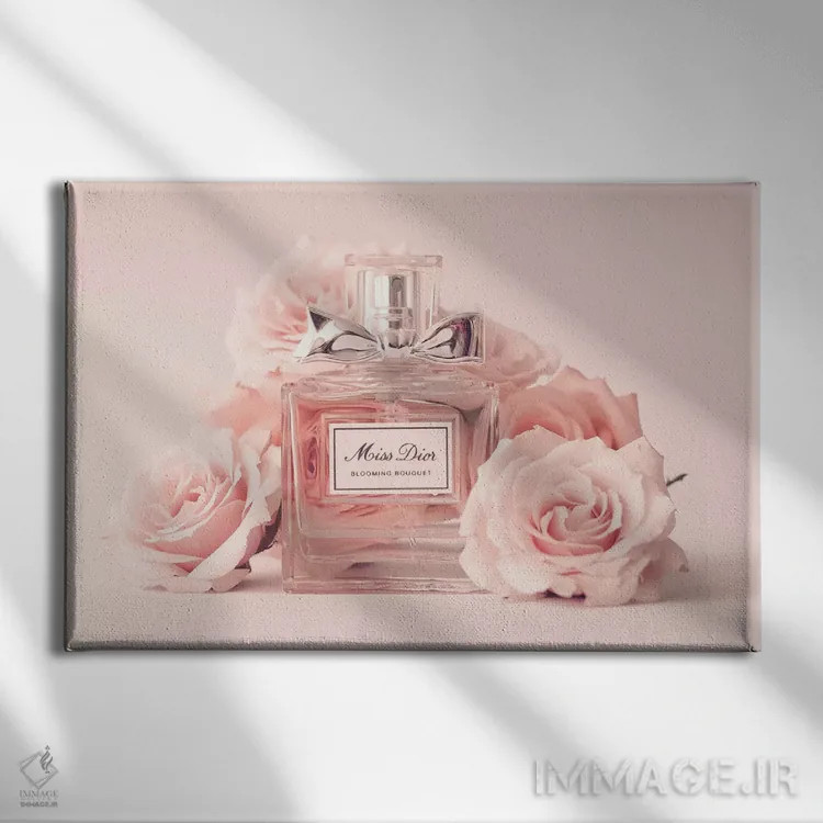 تابلو میس دیور (عطر زنانه) اثر کارولین مینت - نمای روبهرو روی دیوار