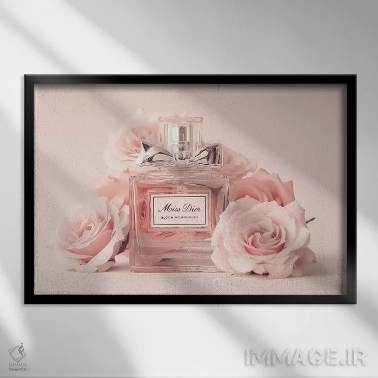 تابلو میس دیور (عطر زنانه) اثر کارولین مینت - نمای قابدار مشکی