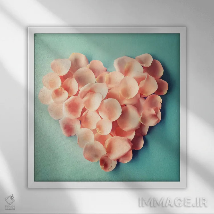 تابلو قلب من اینجاست اثر کارولین مینت - نمای قابدار سفید