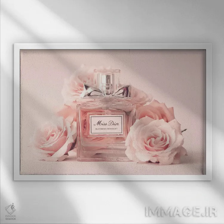 تابلو میس دیور (عطر زنانه) اثر کارولین مینت - نمای قابدار سفید