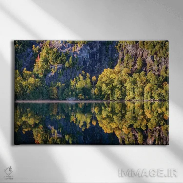 تابلو New York State. Autumn reflections in Chapel Pond, Adirondack Mountains.,آمریکا، ایالت نیویورک. بازتابهای پاییزی در دریاچه چپل، کوههای آدیرونداک اثر کریس موری - نمای روبهرو روی دیوار