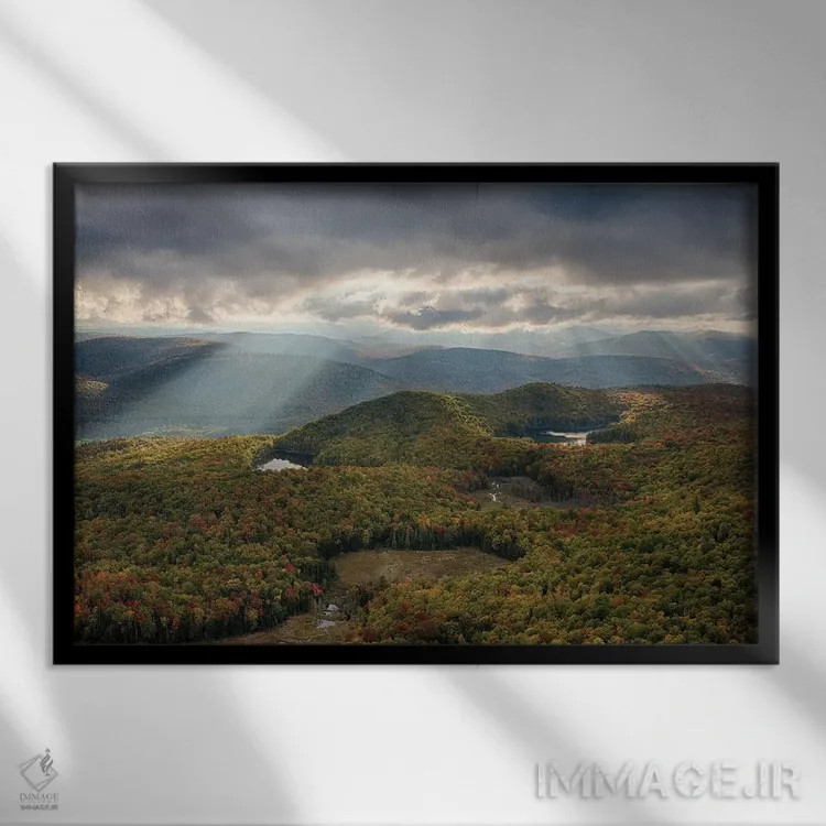 تابلو New York State. Autumn sunrays in the mountains, Adirondack Mountains.,آمریکا، ایالت نیویورک. پرتوهای خورشید پاییزی در کوههای آدیرونداک اثر کریس موری - نمای قابدار مشکی