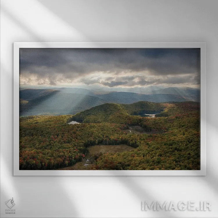 تابلو New York State. Autumn sunrays in the mountains, Adirondack Mountains.,آمریکا، ایالت نیویورک. پرتوهای خورشید پاییزی در کوههای آدیرونداک اثر کریس موری - نمای قابدار سفید