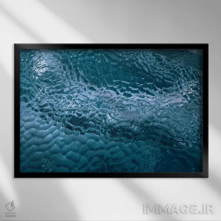 تابلو جزئیات یخ گودیدار بر روی یخ شناور، جزیره پنگوئن، جزایر شتلند جنوبی، قطب جنوب اثر کالین مونتیث - نمای قابدار مشکی