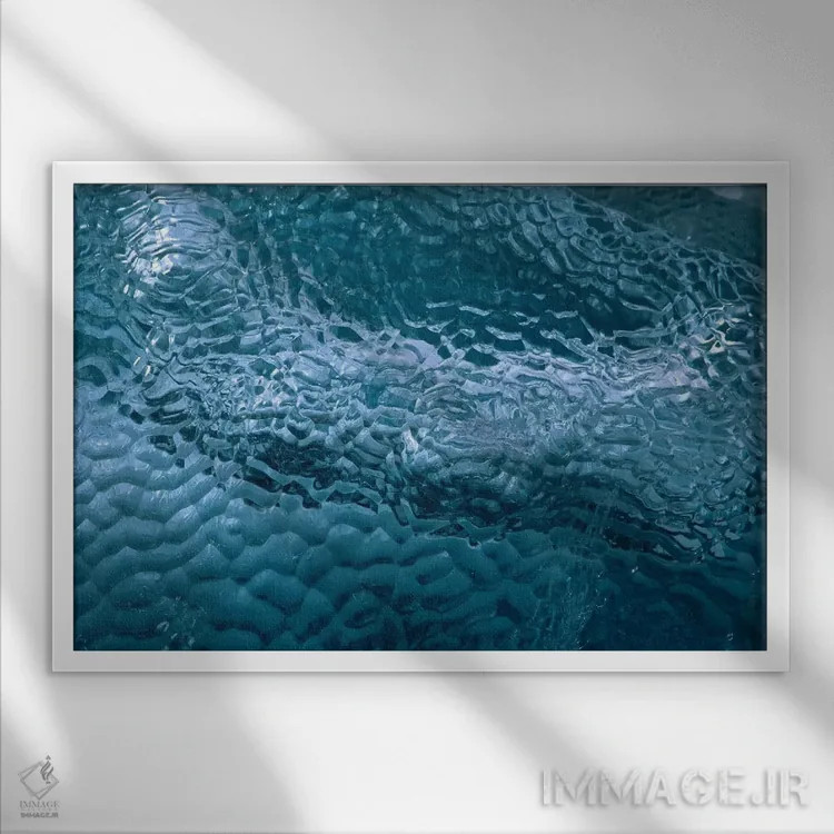 تابلو جزئیات یخ گودیدار بر روی یخ شناور، جزیره پنگوئن، جزایر شتلند جنوبی، قطب جنوب اثر کالین مونتیث - نمای قابدار سفید