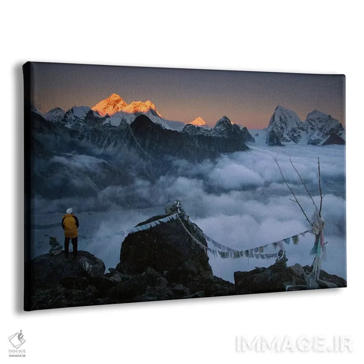 تابلو کوهنوردی که در هنگام غروب از گکیو ری، خمبو، نپال، منظره اورست و هیمالیا را تماشا میکند اثر کالین مونتیث - نمای پرسپکتیو محصول