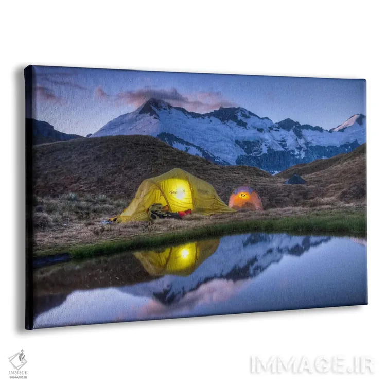 تابلو کمپزنها در چادرهای روشن با چراغقوه مطالعه میکنند، کسکید سدل، پارک ملی کوه اسپایرینگ، نیوزیلند اثر کالین مونتیث - نمای پرسپکتیو محصول