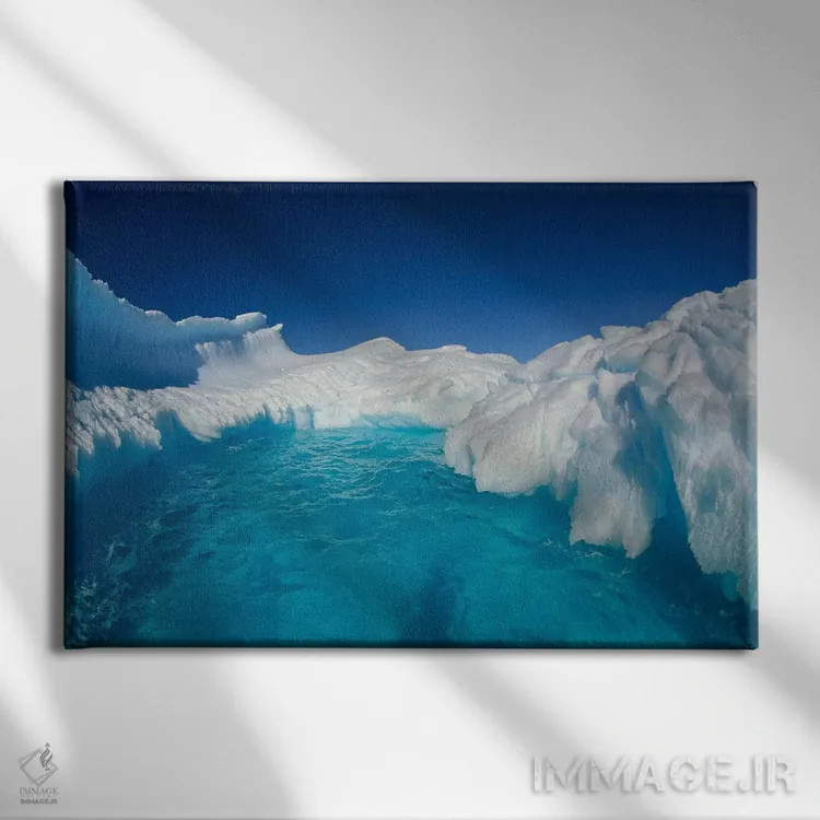 تابلو کوه یخ تراشیده شده، سرزمین تِر آدلی، شرق قطب جنوب اثر کالین مونتیث - نمای روبهرو روی دیوار