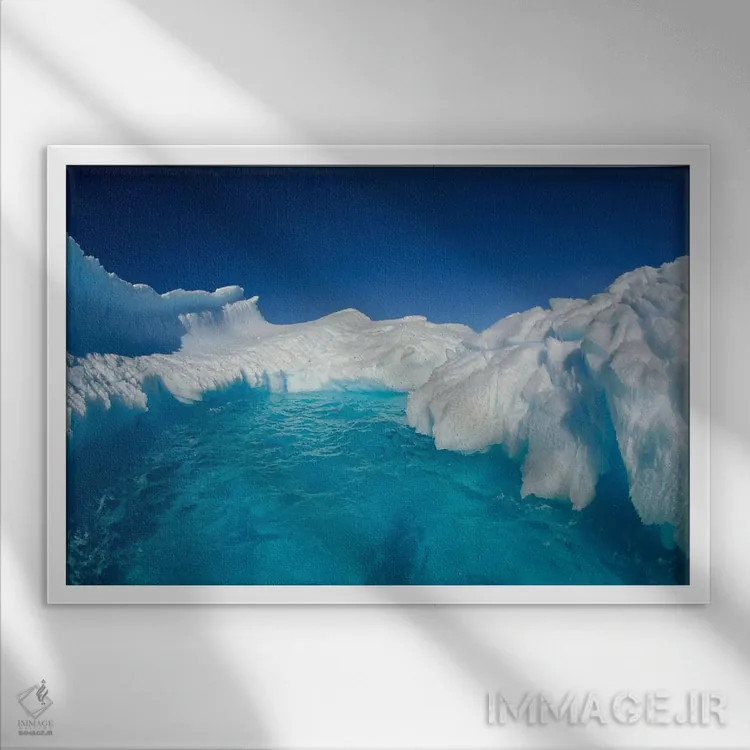 تابلو کوه یخ تراشیده شده، سرزمین تِر آدلی، شرق قطب جنوب اثر کالین مونتیث - نمای قابدار سفید