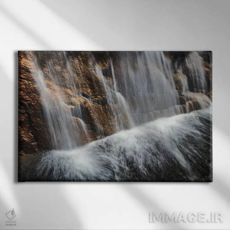 تابلو استخر روان اثر کریستوفر توماس - نمای روبهرو روی دیوار