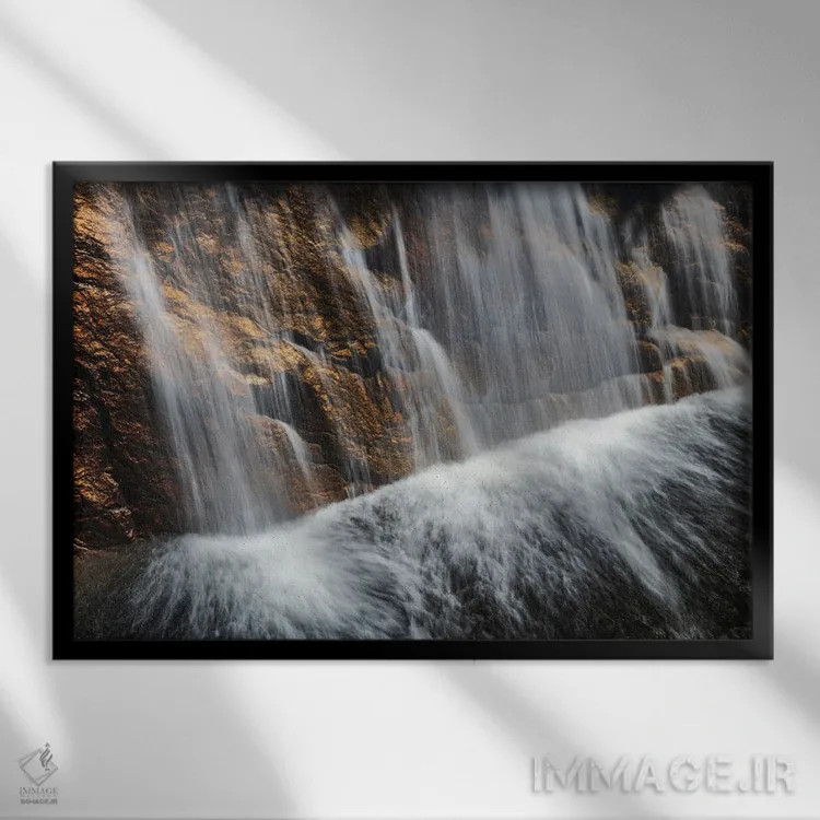 تابلو استخر روان اثر کریستوفر توماس - نمای قابدار مشکی