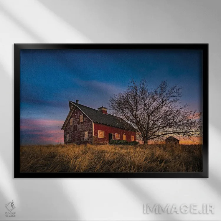 تابلو غروب در طویله قدیمی قرمز اثر کریستوفر توماس - نمای قابدار مشکی