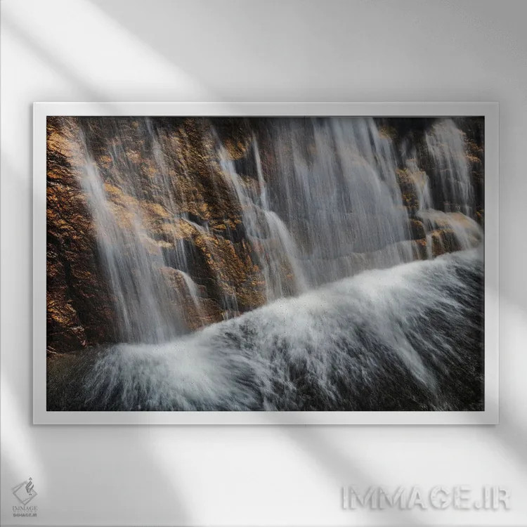 تابلو استخر روان اثر کریستوفر توماس - نمای قابدار سفید