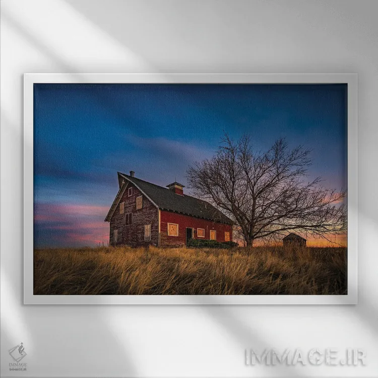 تابلو غروب در طویله قدیمی قرمز اثر کریستوفر توماس - نمای قابدار سفید