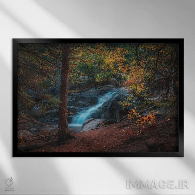 تابلو آبشار ناامیدی در پاییز اثر کریستوفر توماس - نمای قابدار مشکی