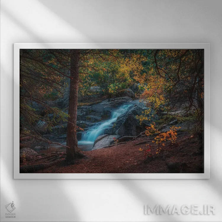 تابلو آبشار ناامیدی در پاییز اثر کریستوفر توماس - نمای قابدار سفید