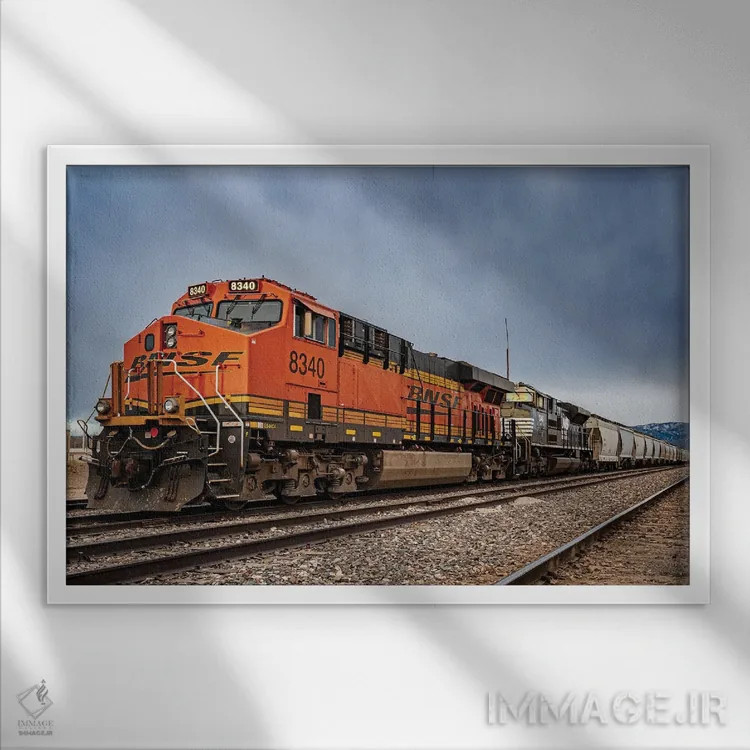 تابلو لوکوموتیوهای بیاناساف در استراحت اثر کریستوفر توماس - نمای قابدار سفید