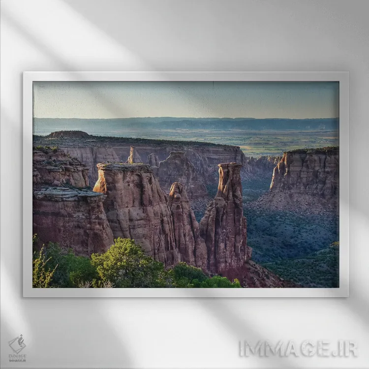 تابلو بنای ملی کلرادو اثر کریستوفر توماس - نمای قابدار سفید