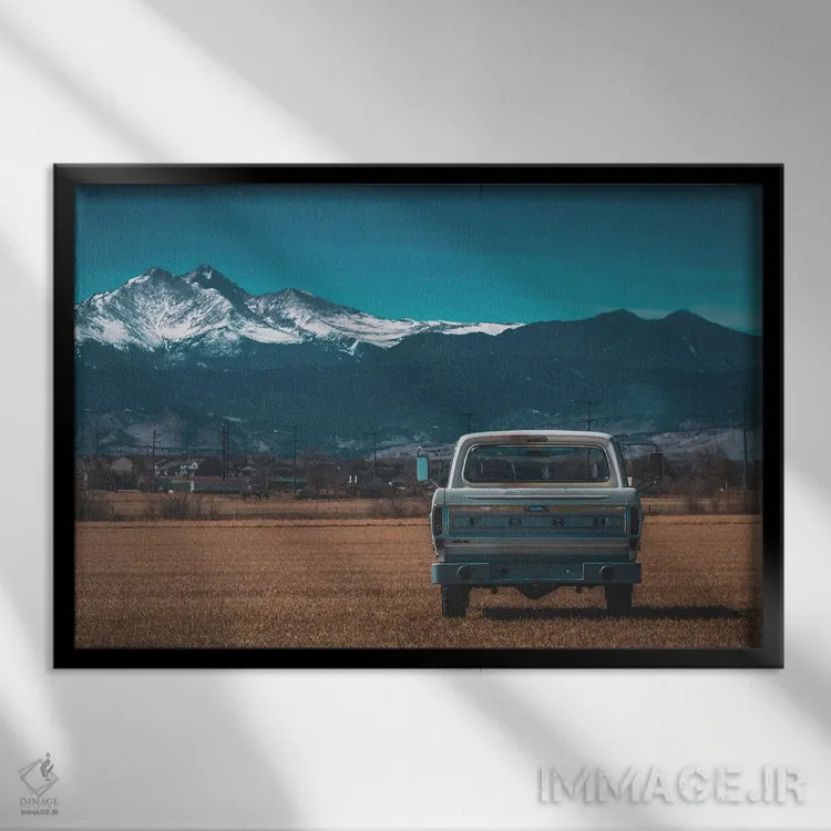 تابلو کامیون مزرعه در یک زمین اثر کریستوفر توماس - نمای قابدار مشکی
